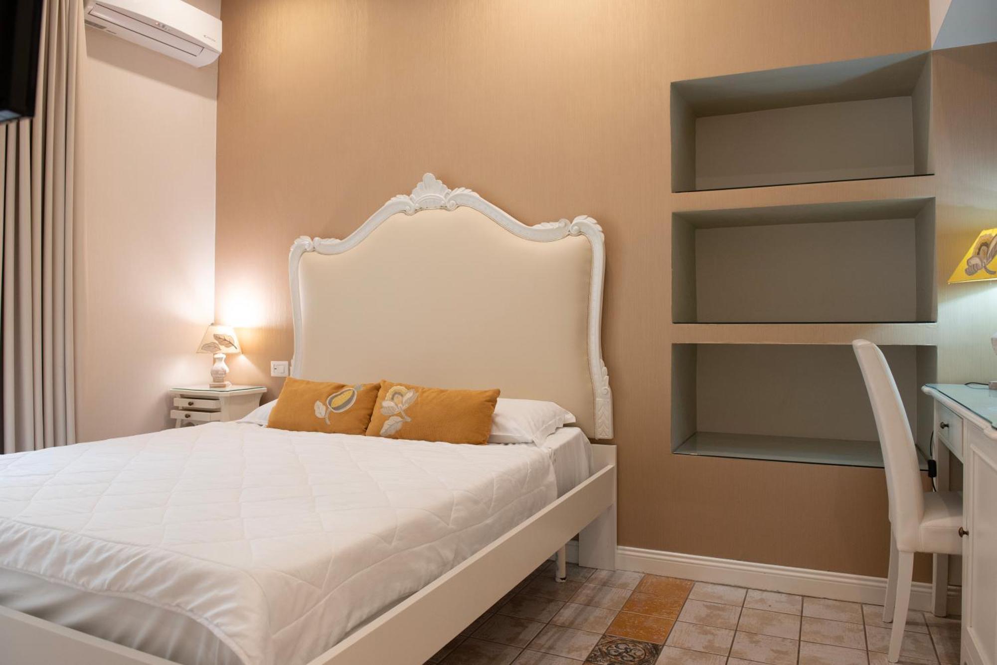 Certosa Suite Наполи Екстериор снимка